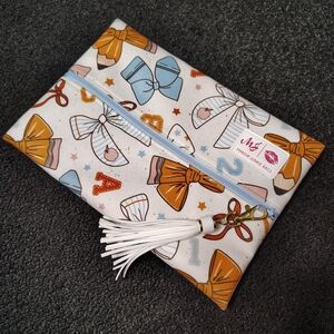 Makeup Junkie Bag Medium Size We Love Teachers Bag